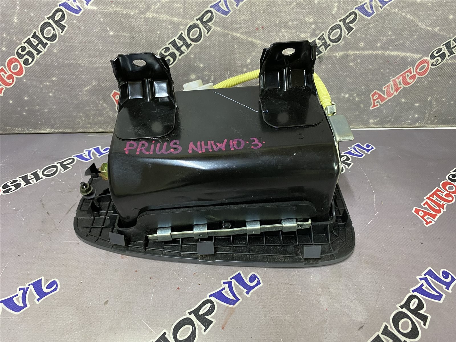 Airbag пассажирский TOYOTA PRIUS NHW10 1NZFXE