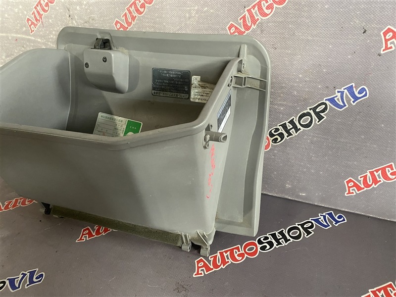 Бардачок пассажирский TOYOTA PRIUS NHW10 1NZFXE