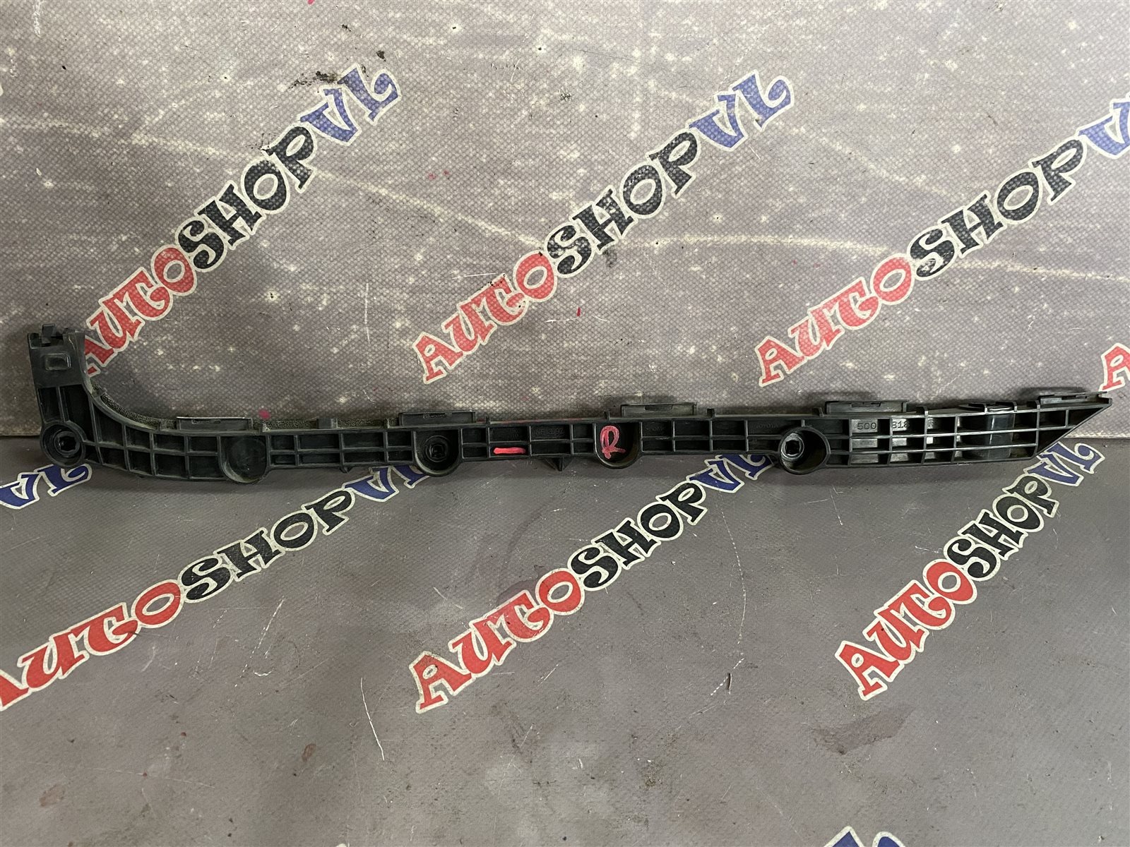 Крепление бампера заднее правое TOYOTA SAI 01.2010 AZK10 2AZFXE 52575-75010 контрактная