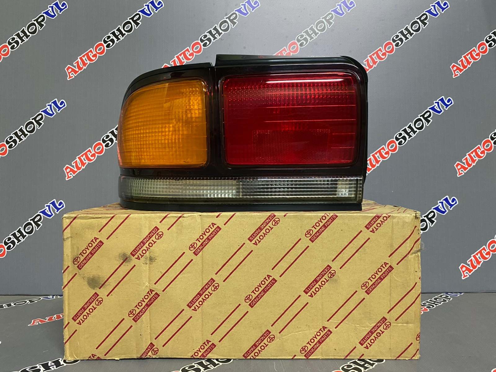 Стоп-сигнал левый задний TOYOTA SPRINTER 05.1993 - 05.1995 AE100 4AFE  81561-1A840 купить новая id23216