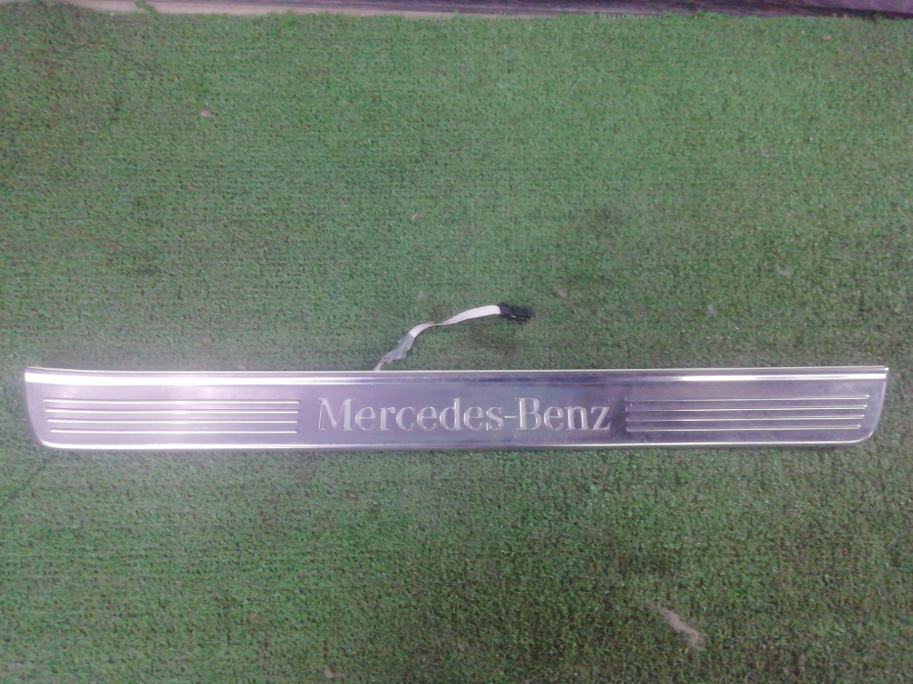 Накладка порога с подсветкой передняя правая Mercedes-Benz S-Class W222 A2226805435 контрактная
