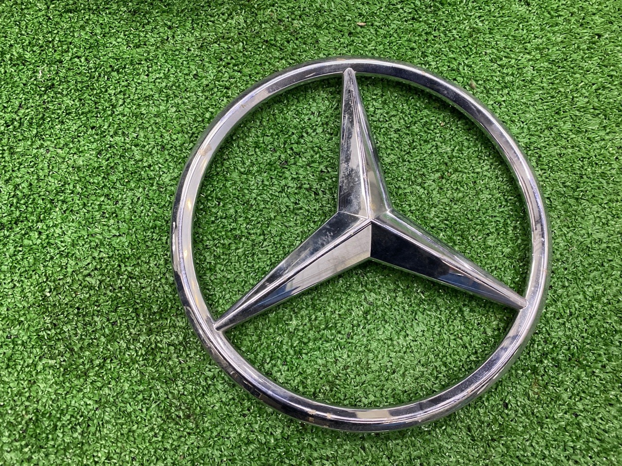 Звезда решетки радиатора Mercedes-Benz R-Class W251 A0008171416 контрактная