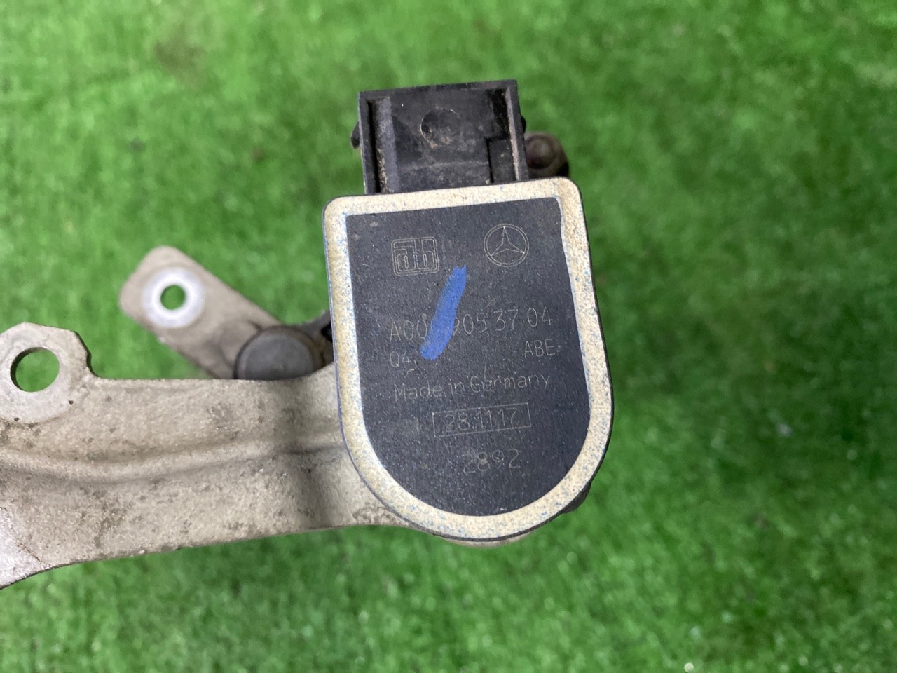 Датчик уровня кузова w208. Датчик уровня кузова vito. Датчик уровня кузова w164. Датчик уровня кузова оаф 4. Датчик уровня кузова.