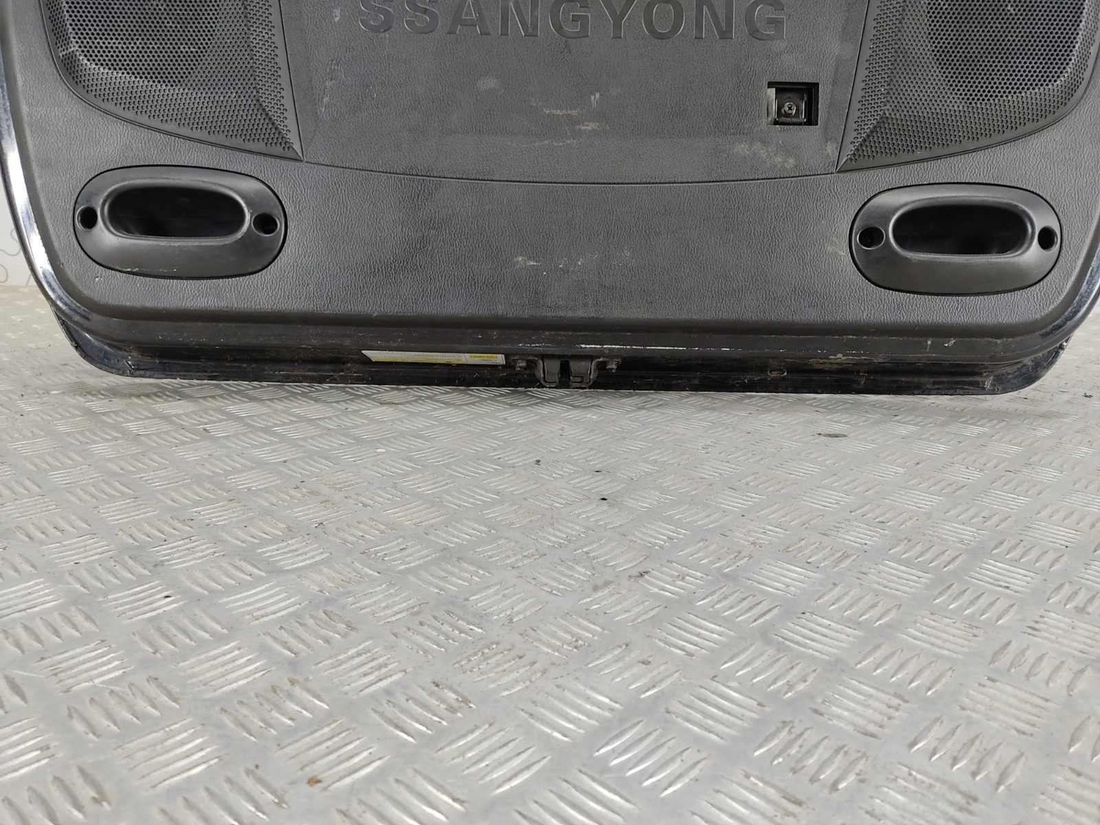 Крышка багажника SsangYong Rexton 2.7 CRDi