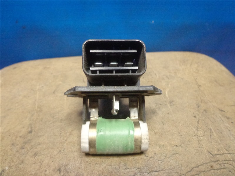 Резистор печки солярис 1. 971281r000. Приклеил радиатор на реостат печки солярис. Реостат солярис. Резистор печки солярис 2013.