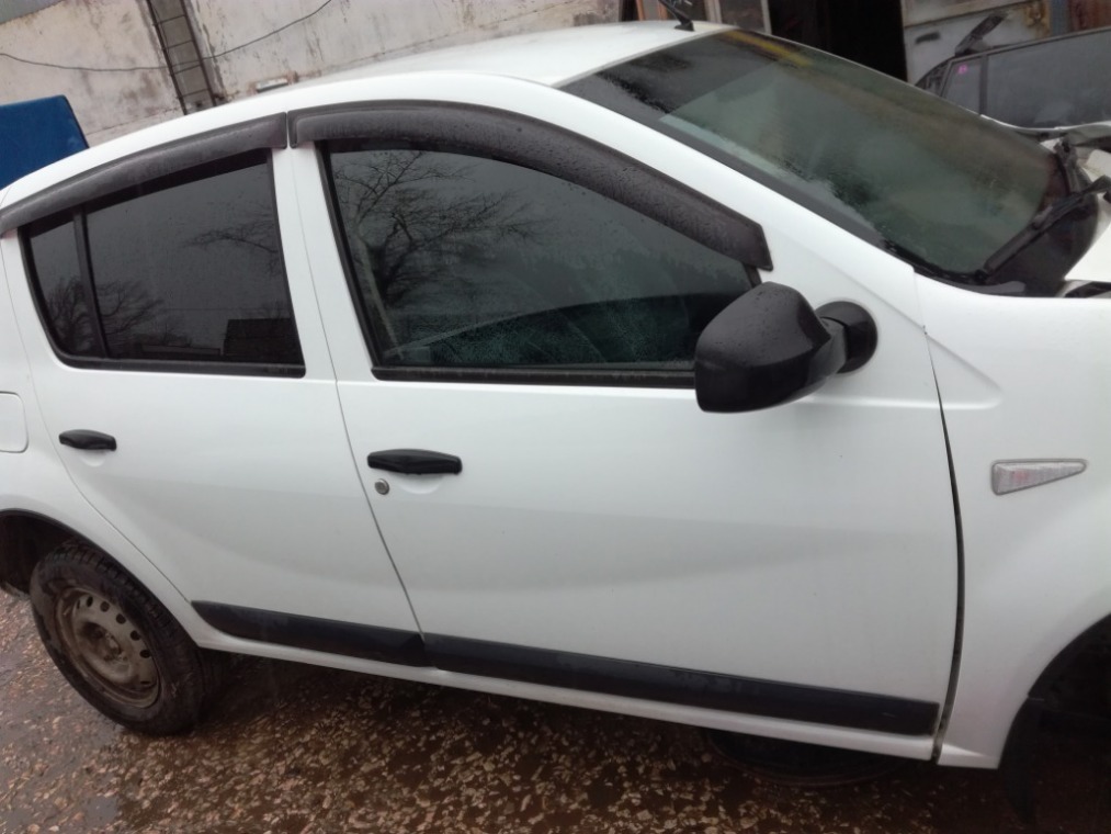 Дверь передняя правая Renault Sandero 1 2011 1.4 K7J 801006248R Б/У