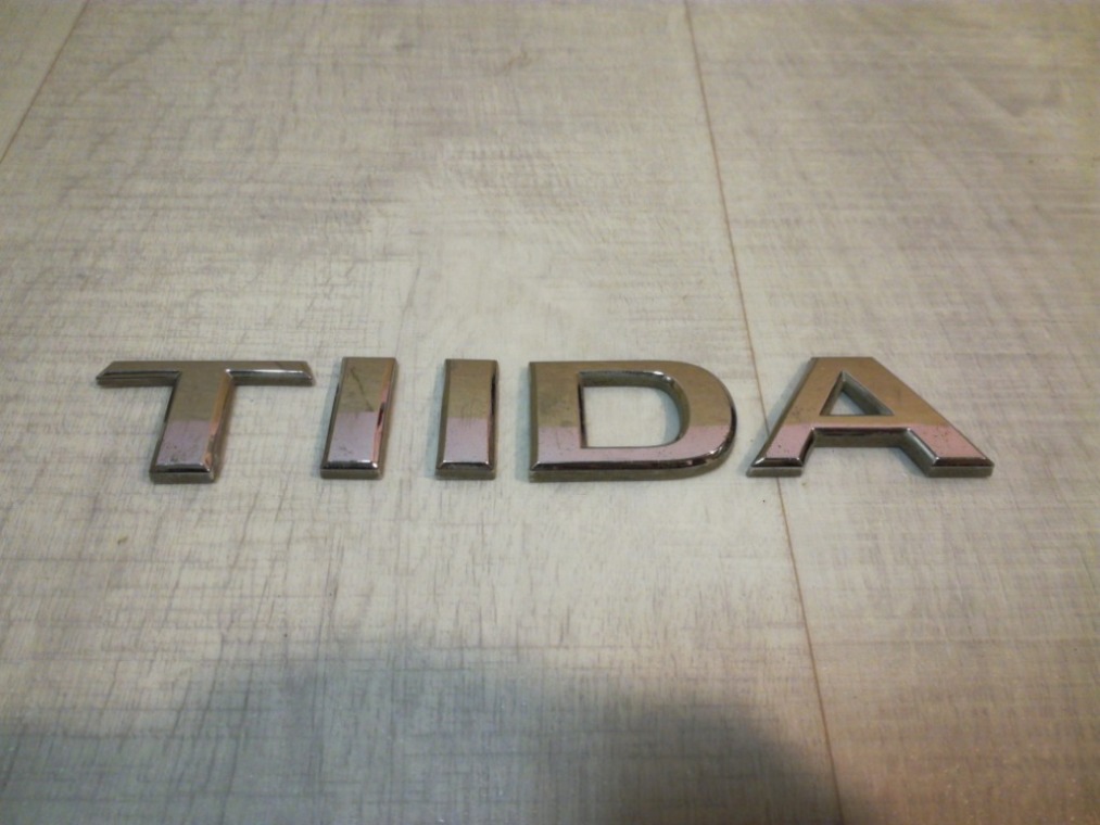 Эмблема Nissan Tiida 2010 C11 1.6 HR16DE 90892-EM30A Б/У