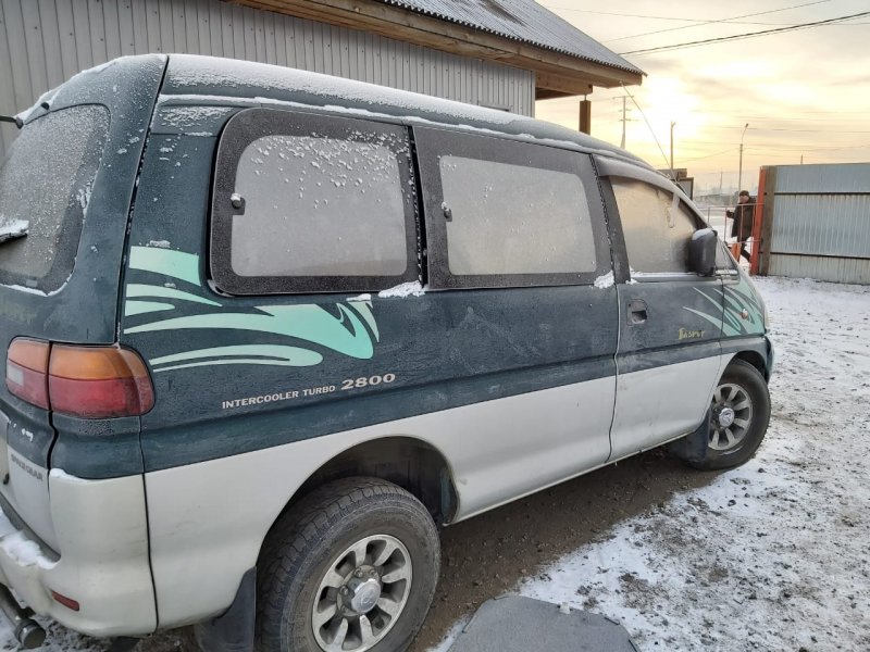 Стекло боковое заднее правое DELICA 1996 PE8W 4M40