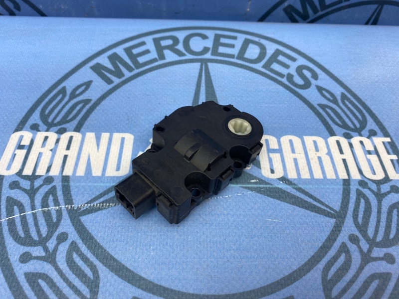 Моторчик заслонки печки Mercedes-Benz R-Class W251 272.967 3.5 1648202042 контрактная