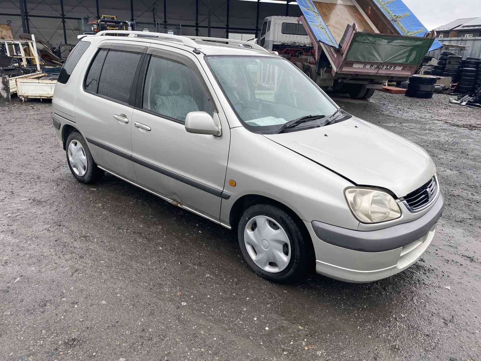 TOYOTA RAUM 1999