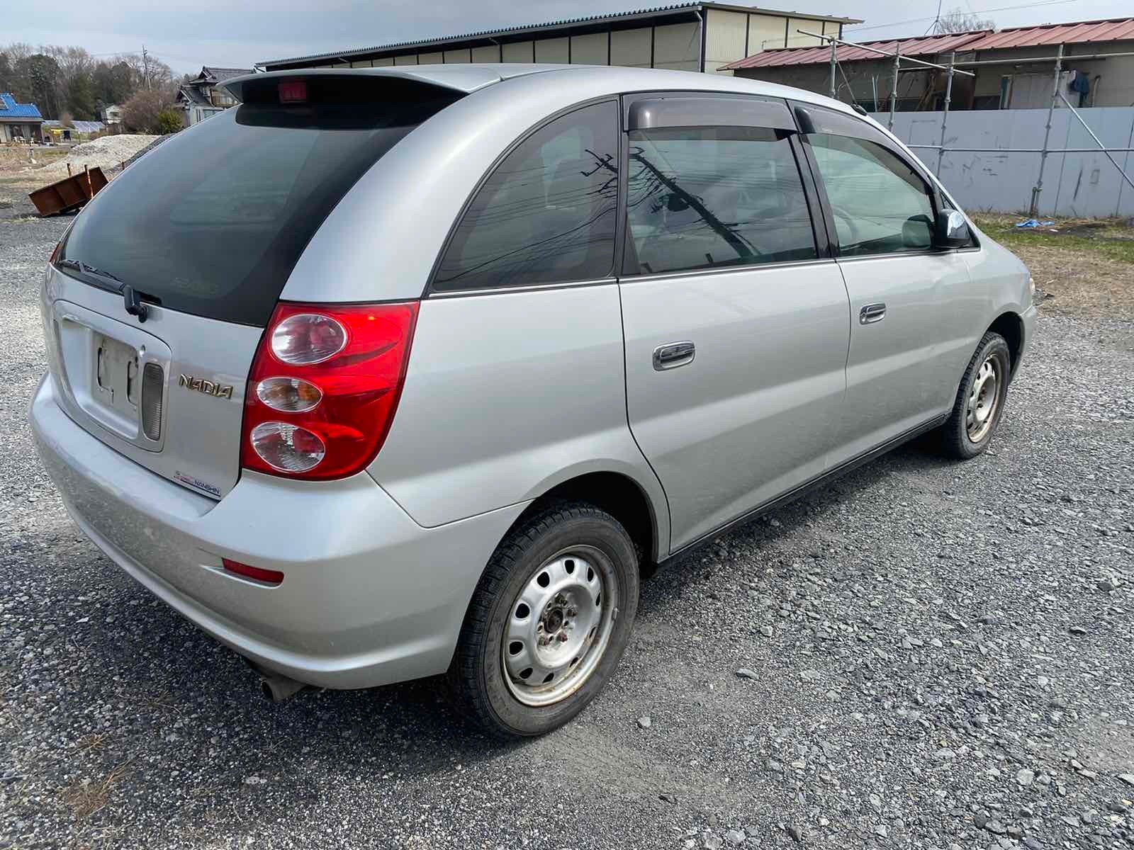 TOYOTA NADIA 2000