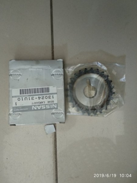 Звездочка ГРМ NISSAN VQ20DE 1302431U10 новая