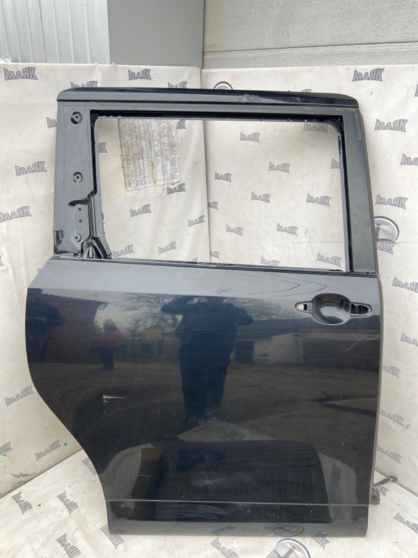 Дверь задняя правая TOYOTA NOAH 2007-2013 ZRR70G 3ZR FE 6700328510 Б/У