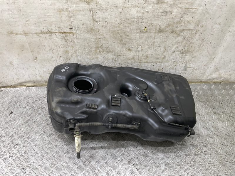 Емкость топливного бака хонда црв 2 поколение. Топливный бак cr v. Honda cr-v 4 форсунка топлива. Хонда срв 3 бензобак поплавок. Топливный бак cr v.