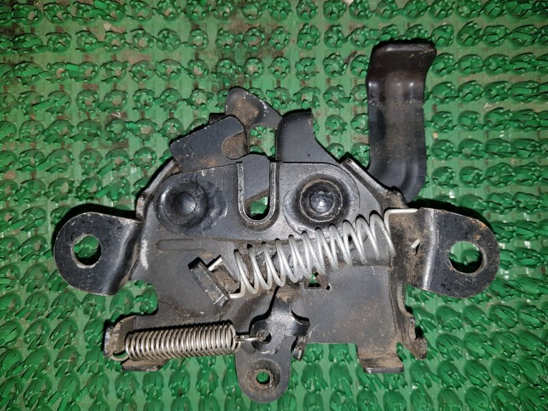 Замок капота Yaris 2 2005-2011 P90 2SZFE