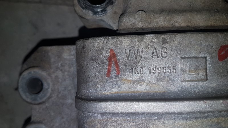 Опора двигателя левая Volkswagen Golf 5 1.6 BLF