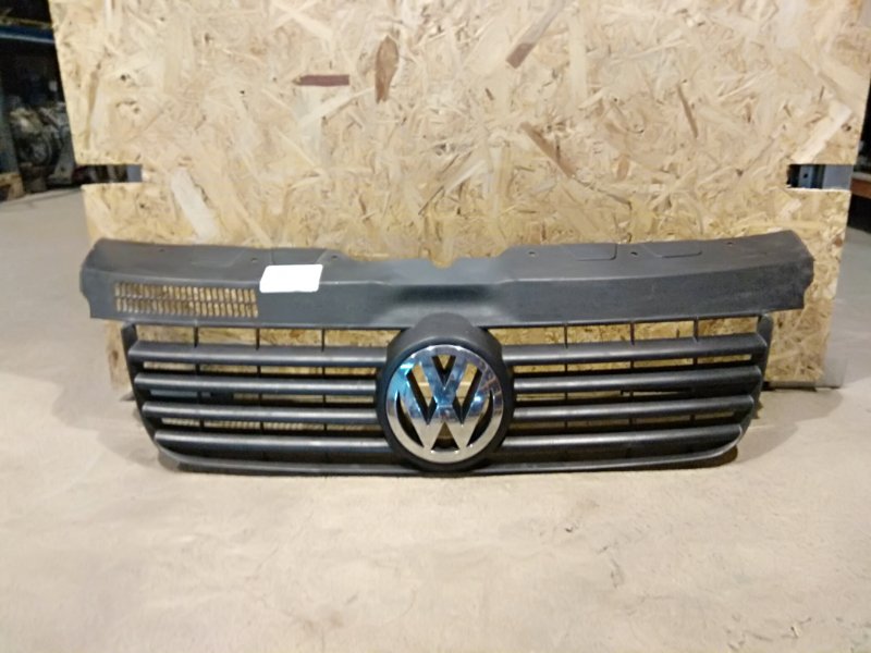 Решетка радиатора Volkswagen Transporter 2007 T5 2.5 BNZ 7H5853653 контрактная