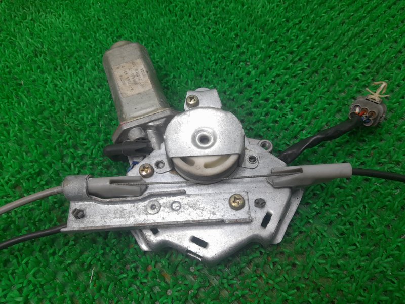 Стеклоподъемник задний правый BIGHORN 1999 UBS73GW 4JX1