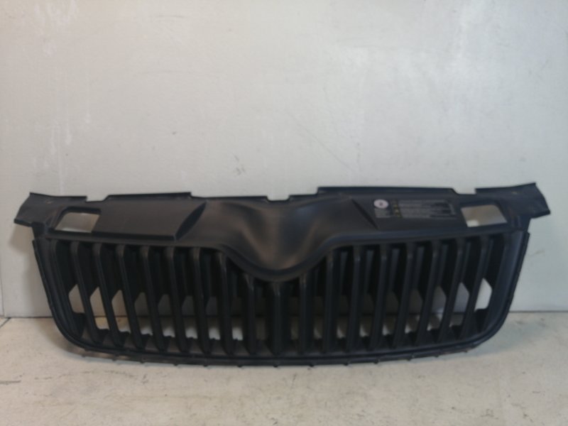 Решетка радиатора передняя SKODA FABIA 2 2007-2015 5J0853668C Б/У