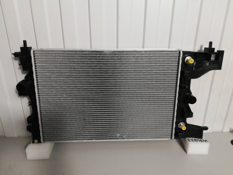 Радиатор охлаждения Opel Astra J (09-) 1.6T AT (LUZAR)