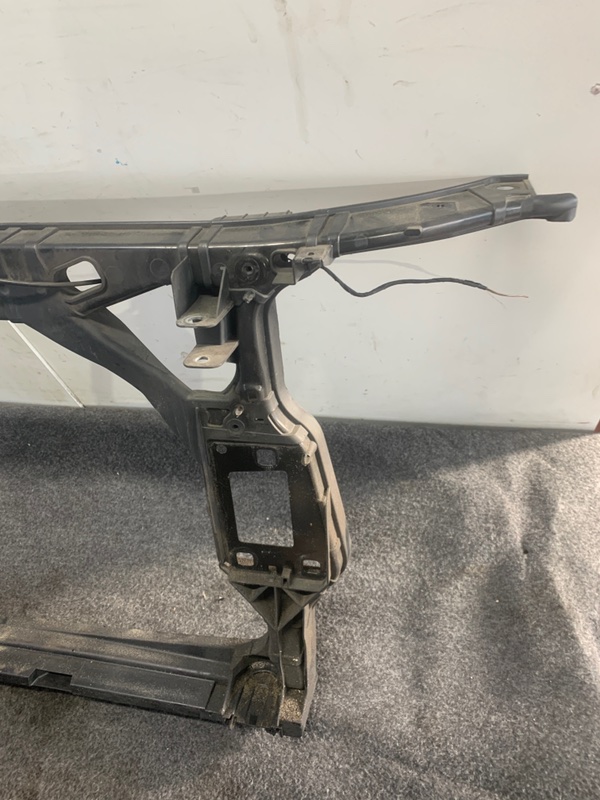 Рамка радиатора Audi A4 8K2 Рамка радиатора Audi A4 8K2