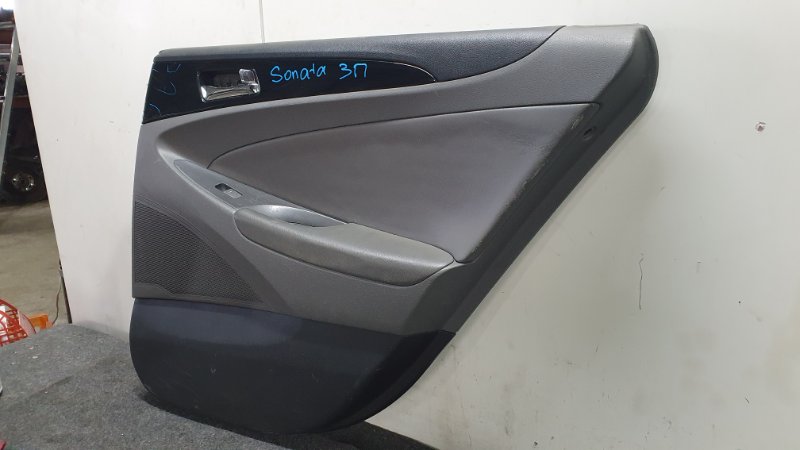 Обшивка двери задняя правая Hyundai Sonata YF