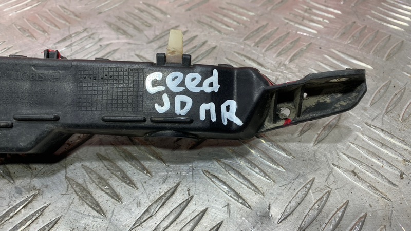 Кронштейн бампера передний правый Ceed JD
