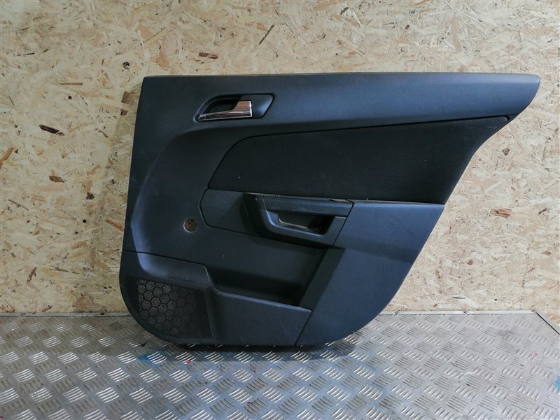 Обшивка двери задняя правая Opel Astra H 2008 L69 Z16XER 13224596 Б/У