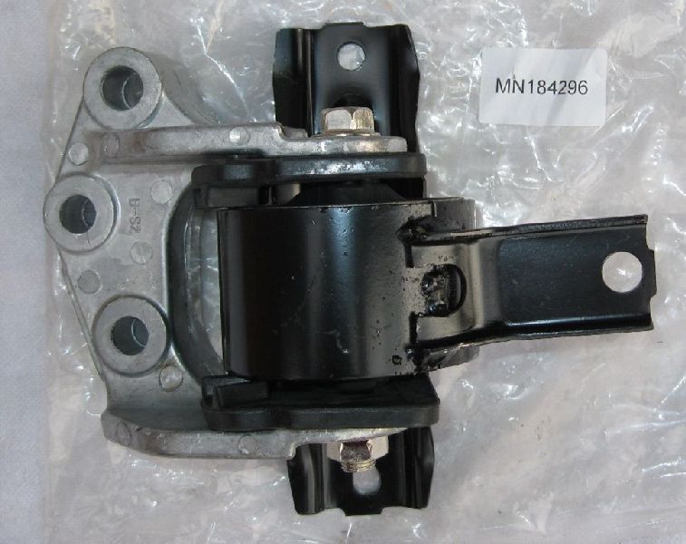 Mitsubishi mn101441. Mn184301. Подушка двигателя аутлендер xl 3. Mitsubishi outlander 3 опоры двигателя. Опоры двигателя аутлендер 3.