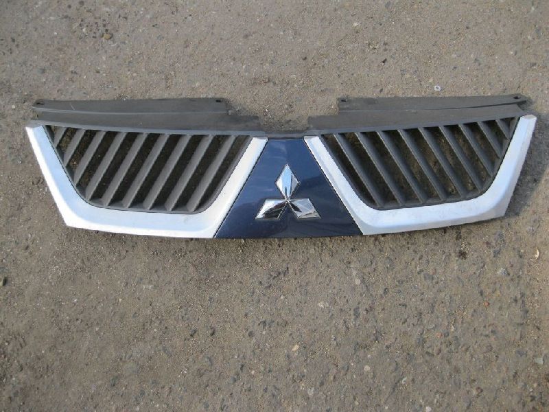 Решетка радиатора MITSUBISHI OUTLANDER XL 2006 2007 2008 2009 CW1W 4B11 7450A037HA Б/У