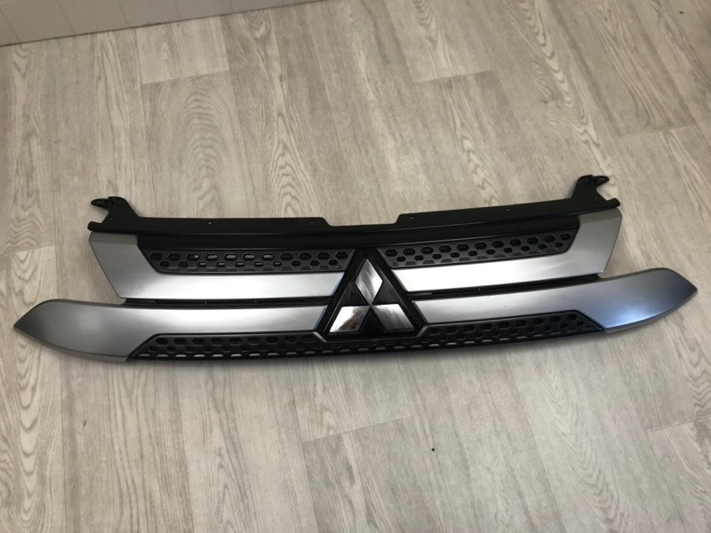 Решетка радиатора передняя MITSUBISHI OUTLANDER 3 2018 2019 2020 GF2W 4B11 7450B298 Б/У