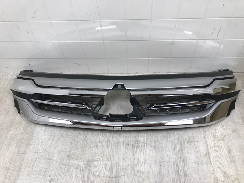 Решетка радиатора передняя MITSUBISHI PAJERO SPORT 3 2015 2016 2017 2018 2019 2020 KS1W 4N15 7450A960 контрактная