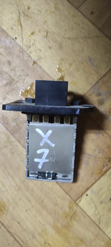 Резистор отопителя Geely Emgrand X7 2013 X7 JLD-4G20 1017016543 Б/У