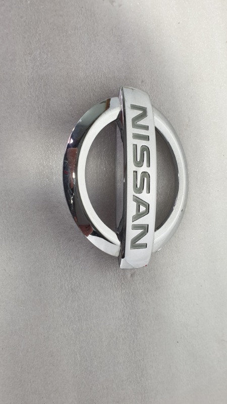 Эмблема Nissan March K13 контрактная
