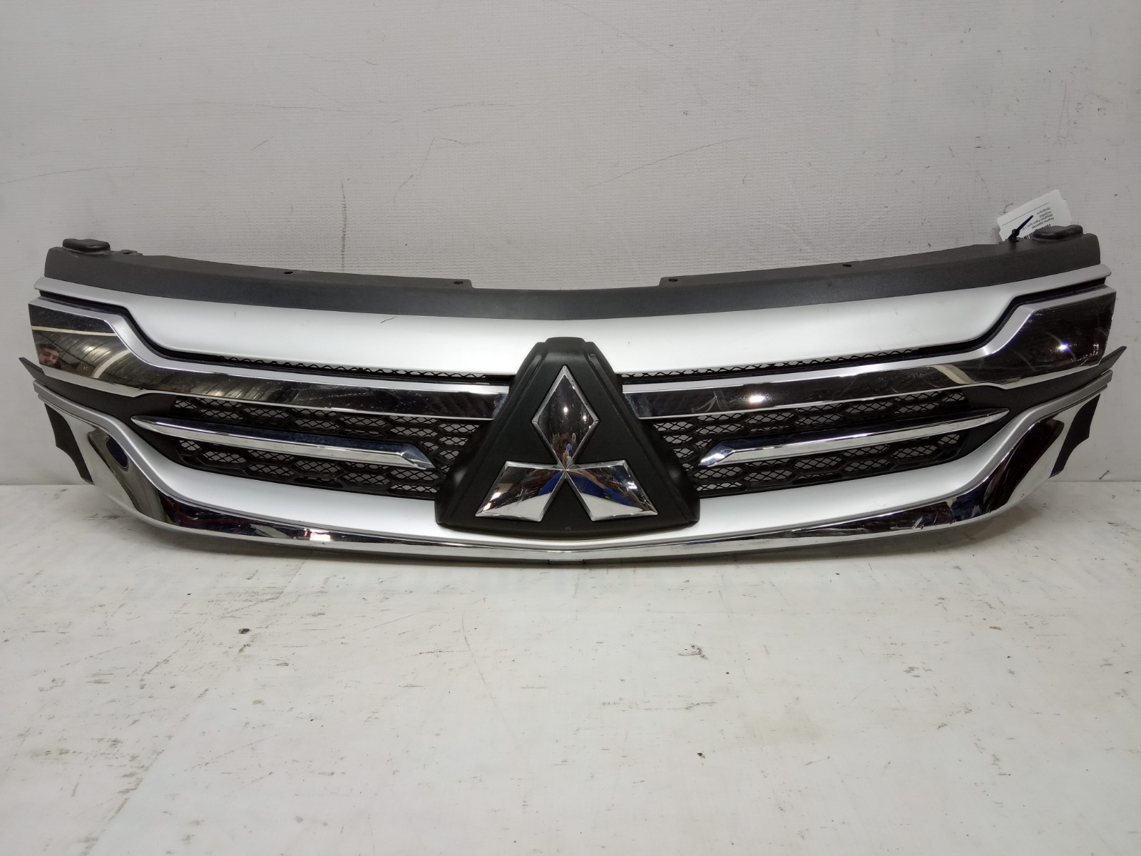 Решетка радиатора pajero 4