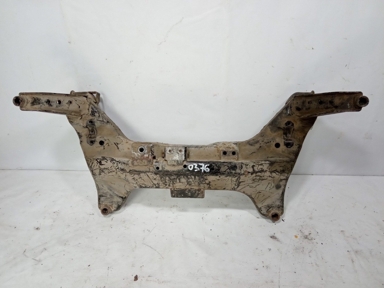 Подрамник альмера b10. Подрамник nissan almera n16. Подрамник альмера классик b10. Сайлентблоки переднего подрамника ниссан кашкай j10. Ниссан альмера размер подрамника.