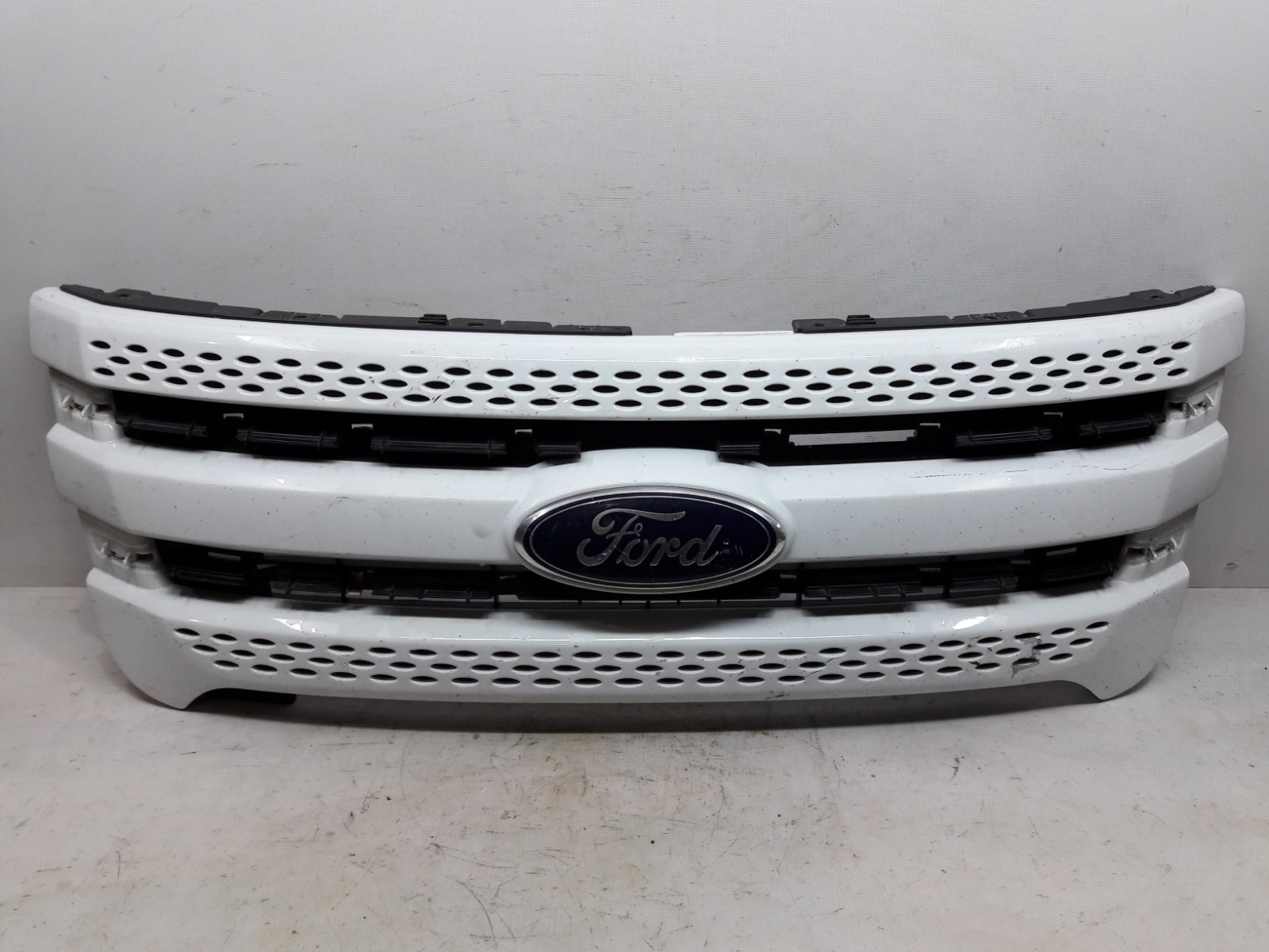 Решетка радиатора Ford Explorer 5 2010-2016 U502 BB5Z8200CA Б/У
