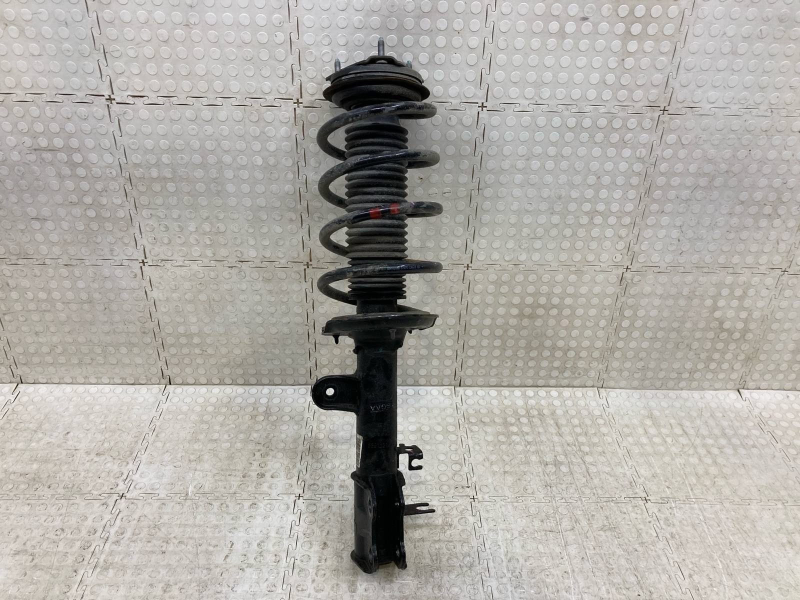 Передние амортизаторы солярис 2011. Стойка хендай солярис 1. Стойки передние калина 1119. 546504l100. Стойка амортизатора хендай солярис.