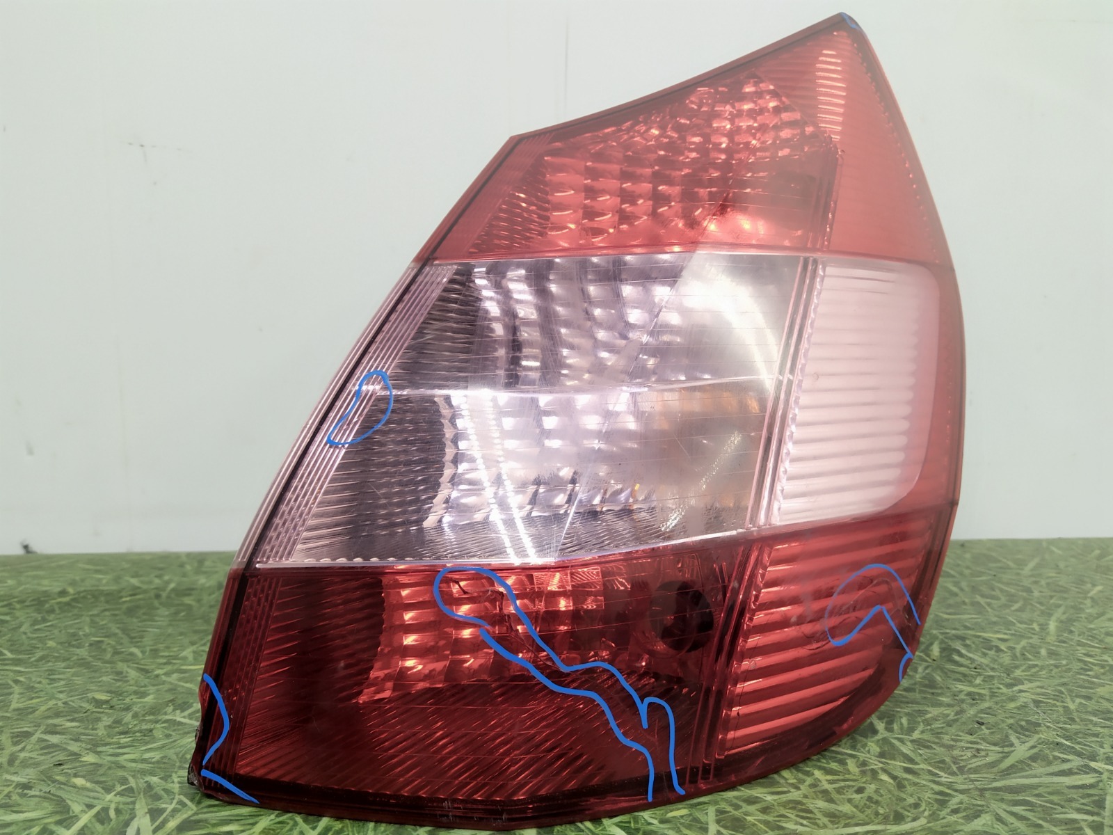 Фонарь правый задний правый Renault Scenic 2003-2005 8200127702 Б/У