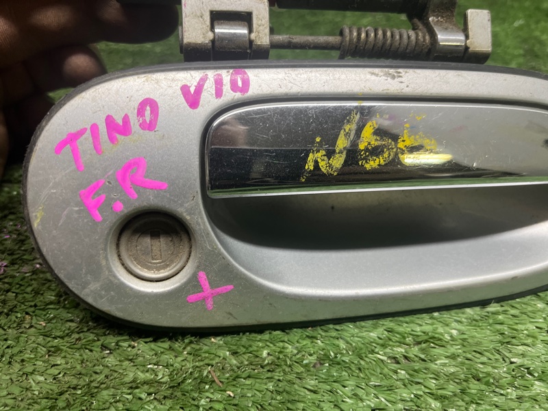 Ручка двери внешняя передняя правая NISSAN TINO V10