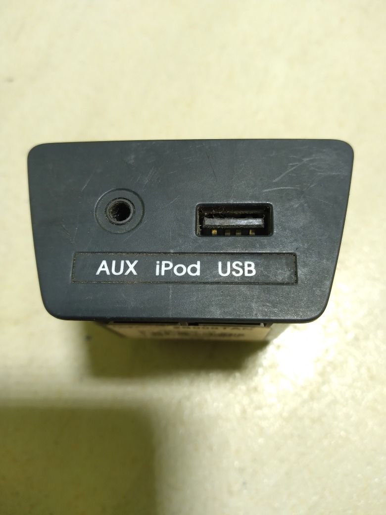 Разъем aux usb HYUNDAI Ix35 2012 2.0 G4KD 96110-2S000-TAN Б/У