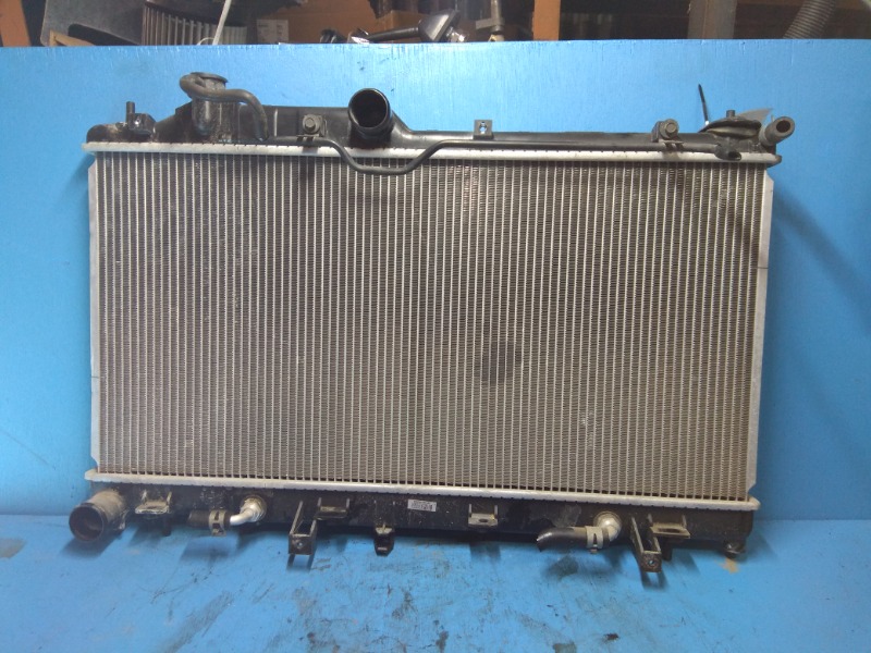 Радиатор охлаждения двигателя Subaru Outback 2007-2009 45119AG050 контрактная