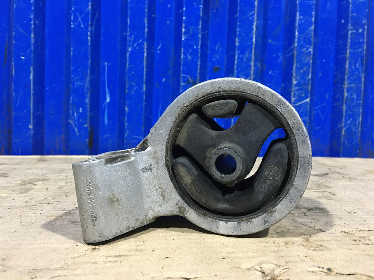 Подушка КПП Mitsubishi Carisma 1995 1 1.6 4G92 MR297984 Б/У