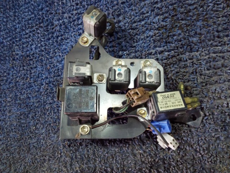 Реле хино 300. Пусковое реле Хино 300 евро 4.