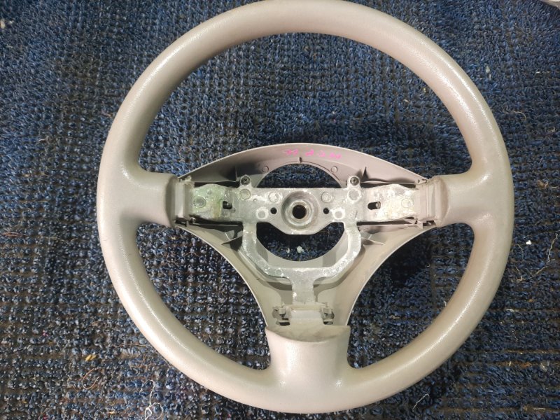 Руль тойота платц. Панель приборов тойота платц. Toyota platz с левым рулём. Toyota platz 2002 салон. Руль тойота платц.