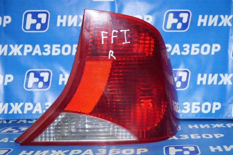 Фонарь задний правый Ford Focus 1 2002 Седан 2.0L Split Port Б/У