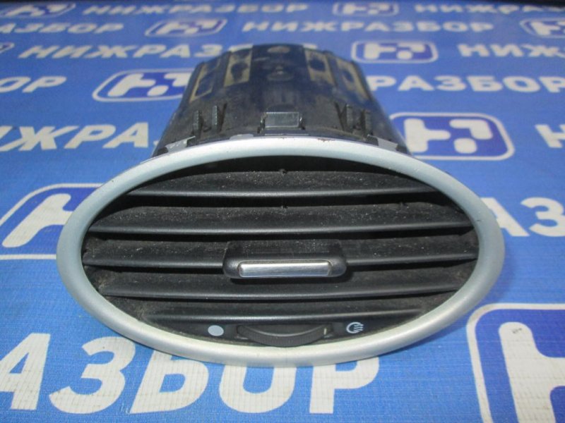 Дефлектор воздушный Ford Focus 2 2007 Седан 1.8 (QQDB) 4M51A014L21 Б/У