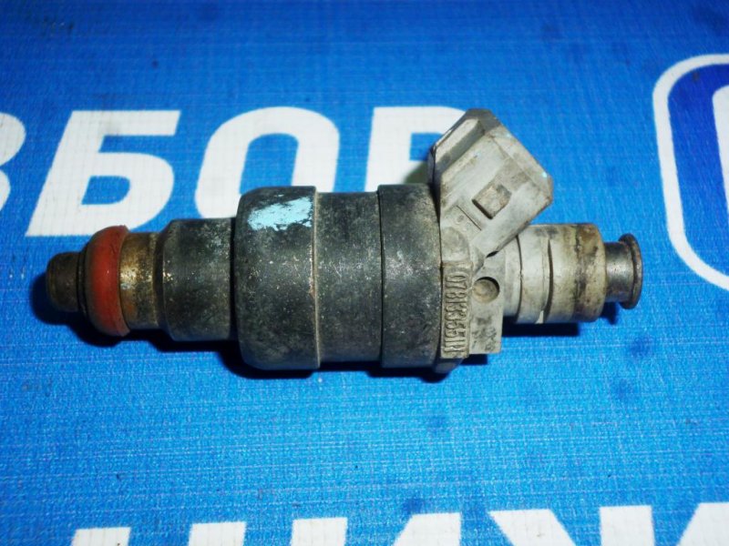 Форсунка Audi A4 B5 1994-2000 8D 078133551N Б/У