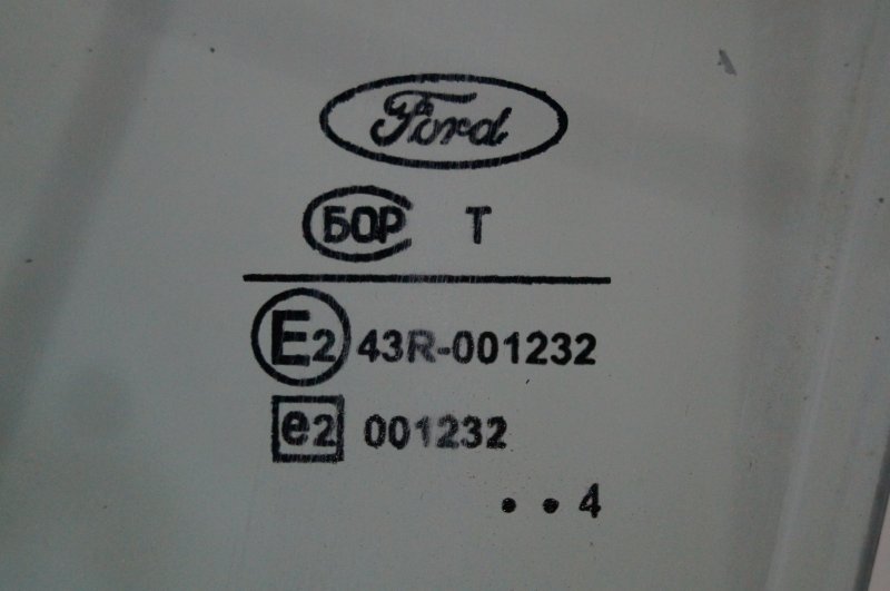 Стекло двери переднее левое Ford Focus 1 1.8 ZETEC (EYDK)