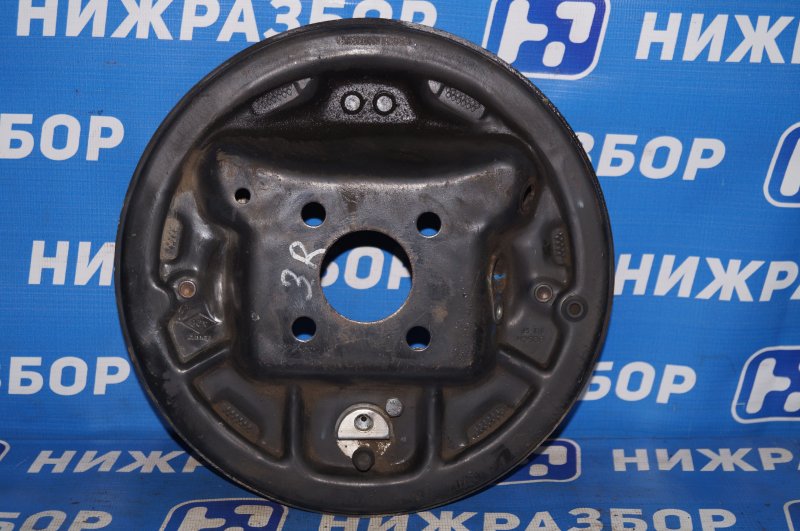 Щит опорный задний правый Duster 2012 2.0 F4RB403